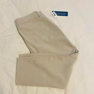 NWT - Old Navy Harper Pants Womens 4 Mid Rise cropped. Wrinkle free material.